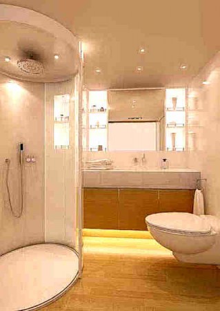 Velmi prostorná koupelna s toaletou.